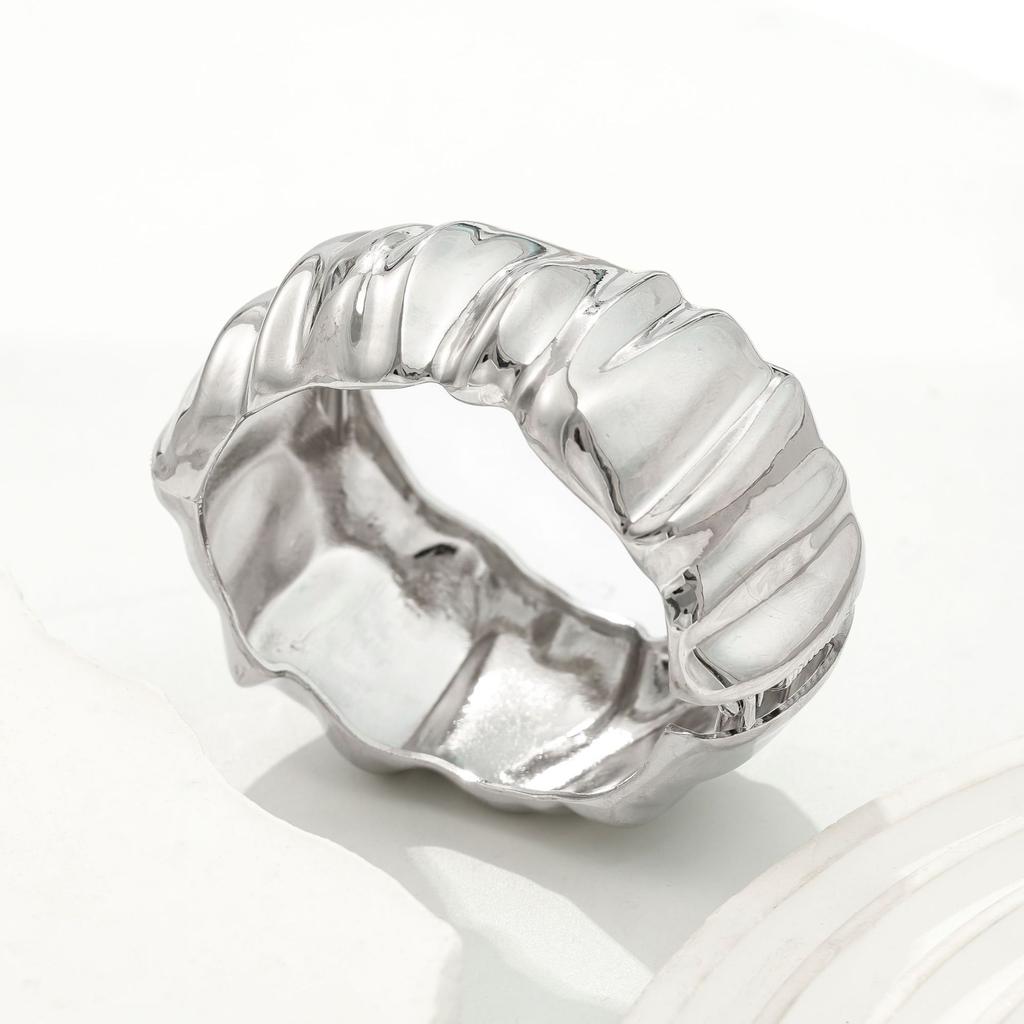 Hand jewelry exaggerated fashion irregular design feeling pleated personality bracelet ins cold wind bracelet