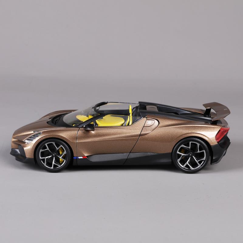 New In Stock Bburago 1:18 Bugatti W16 Mistral Gold Version Alloy Miniature Bugatti Supercar Mistral Diecast Model Custom Toys