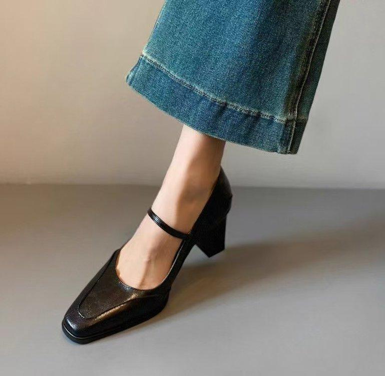 Retro flache Einzel-Schuhe Damen Französische Mode High-Heel Mary Jane Schuhe mit kleiner eckiger Spitze Dicke Ferse Modeschuhe