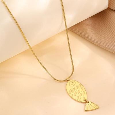 European-American Fashion Fish Pendant Necklace: Titanium Steel, Electroplated Stainless Steel Clavicle Chain for Women