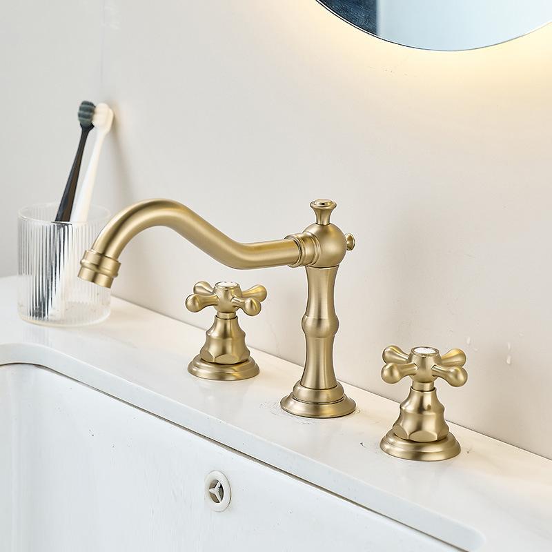 

Смеситель для раковины в скандинавском стиле, 3 отверстия, смеситель для раковины в ванной комнате, монтируемый на столешницу, холодный/горячий, винтажный, смесители, матовое золото, смеситель для ванны