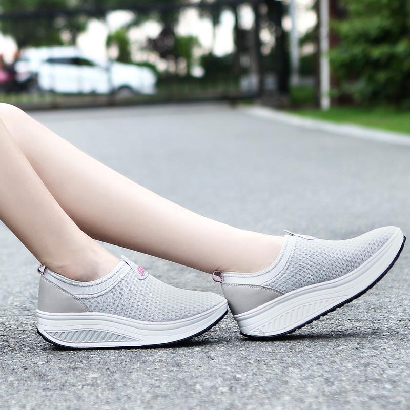 Women Mesh Shoes Outdoor Travel Oversized Swing Shoes Thick Soled Sports Wedge Shoes Casual Mid Heel Breathable Comfortable
