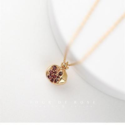 Colier placat cu aur cu granat pentru femei - Argint Sterling S925, Stil Retro Light Luxury, Pandantiv Simplu Elegant, Lanț Versatil pentru Claviculă