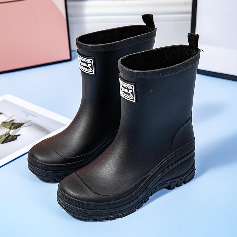 

New-style Rain Boots: Waterproof Rubber Shoes for Kitchen Work, Suitable for Adult Women to Wear Outdoor as Water Shoes 36 чёрный