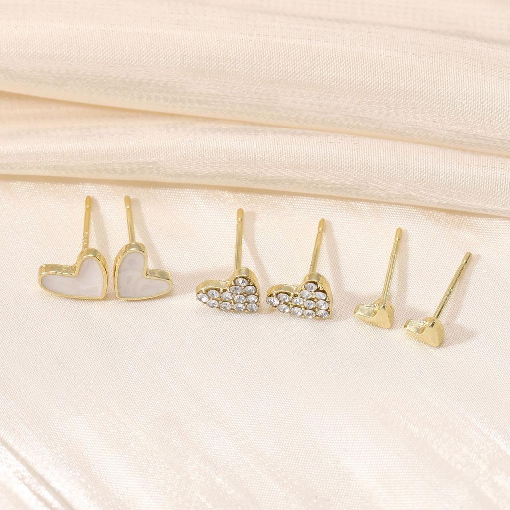 Creative, Minimalist and Elegant White Peach Heart Earrings Suitable for Women To Wear