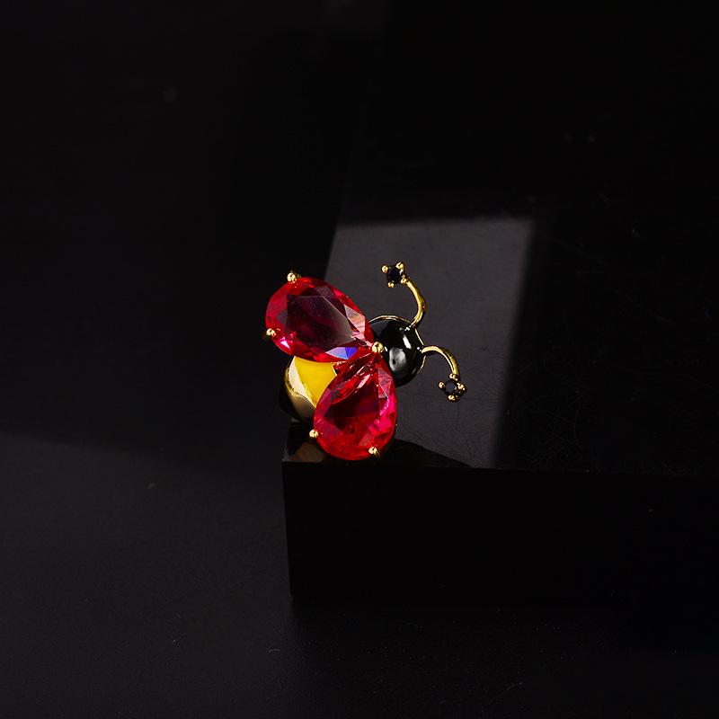 Personalized Mini Bee Collar Pin Brooch with Enamel and Zircon Inlay - Unisex Fashion Accessory