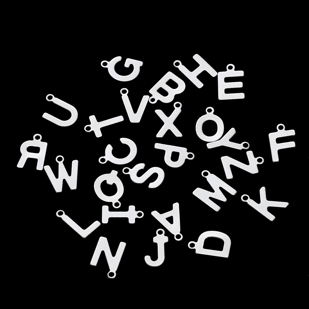50 Stück Edelstahl 12mm Englische Buchstaben A-Z Anhänger für DIY Halsketten Schmuckherstellung Zubehör