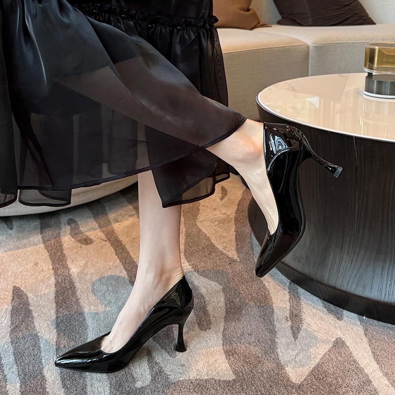 

0337 Professional temperament Shallow single shoes patent leather French 7CM versatile high heels Fattened and widened large size women s shoes 45