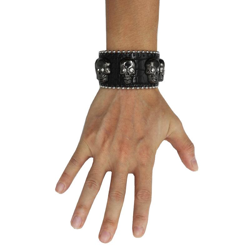 European and American Skull Buckle Rhinestone Bracelet, Personalized Diamond-encrusted PU Leather Jewelry