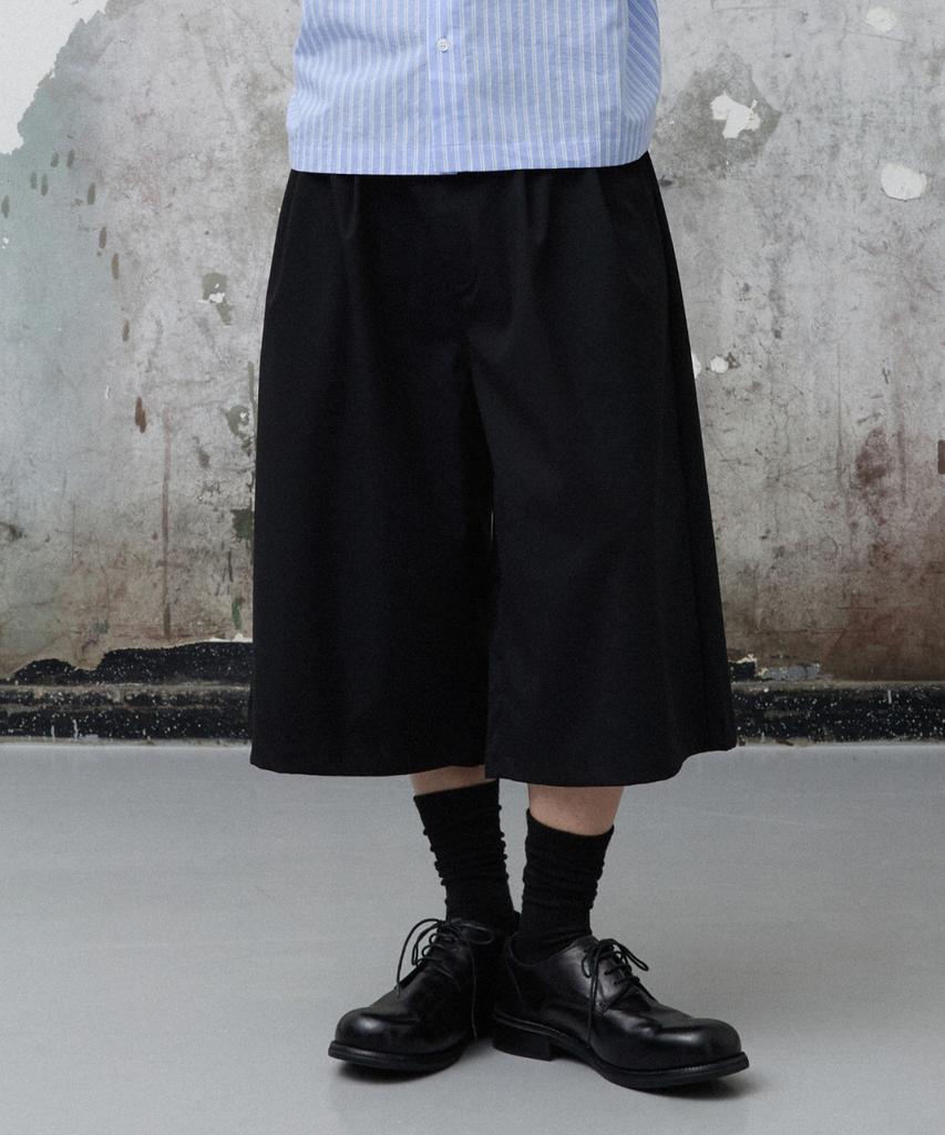 Age O.D. Double-Pleated Bermuda Slacks [Black]