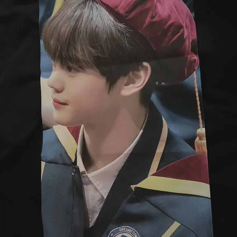 

Zerobaseone Kim Gyuvin Apgujeong-go Graduation Ceremony Slogan