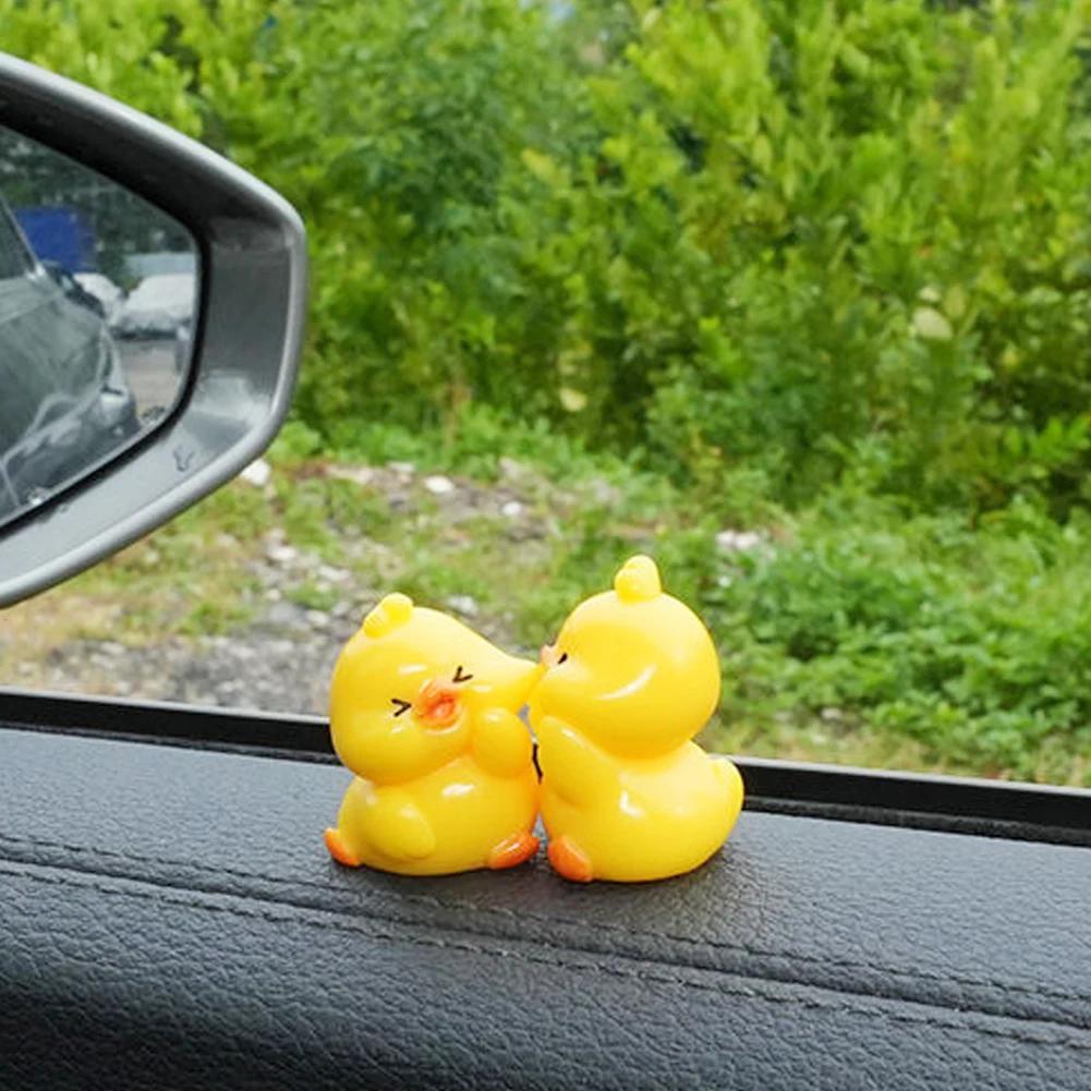 2 Buc. Desene Animate Față de Sărut Iepure Pisoi Păpușă Ornamente Rațe Amuzantă Rășină Broaște Figurine Ornamente Ornamente Tablou de Bord Interior Mașină