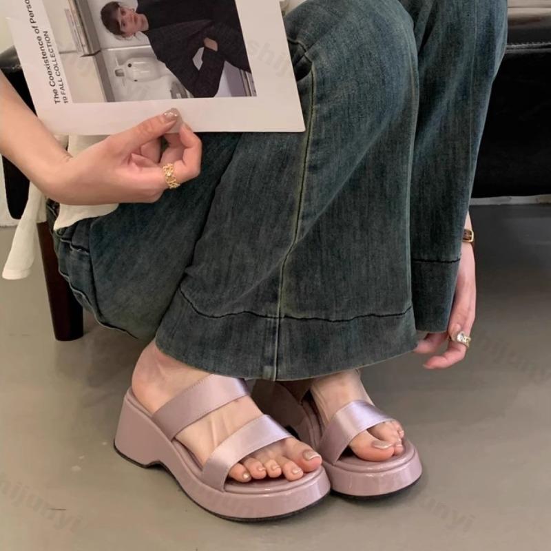 

Модные шлепанцы на толстой подошве и наклонном каблуке для женщин, новинка лета 2025 года, уличные пляжные удобные сандалии в французском стиле с открытым носком 35 фиолетовый