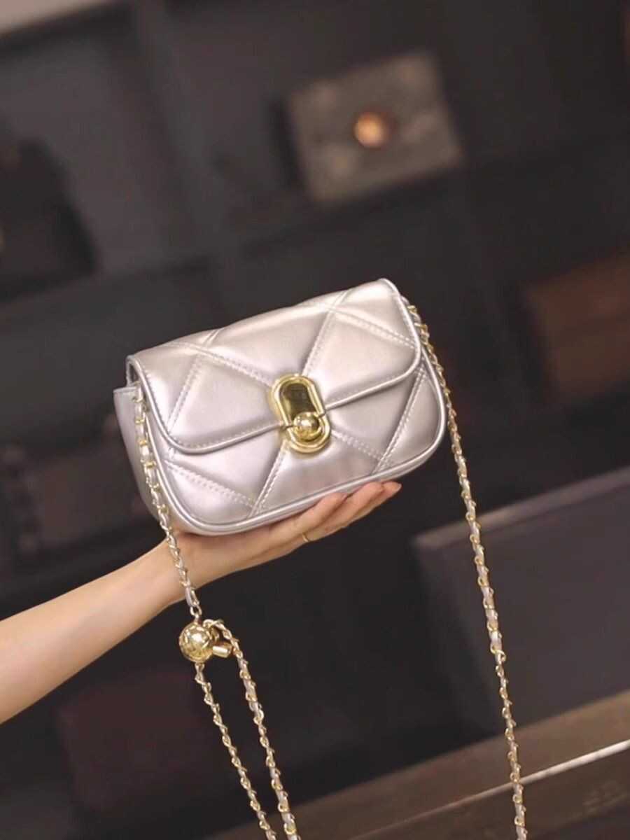 

Bags, women s messenger bags, fashionable and versatile trendy small square bags, design sense niche chain bags. серебряный