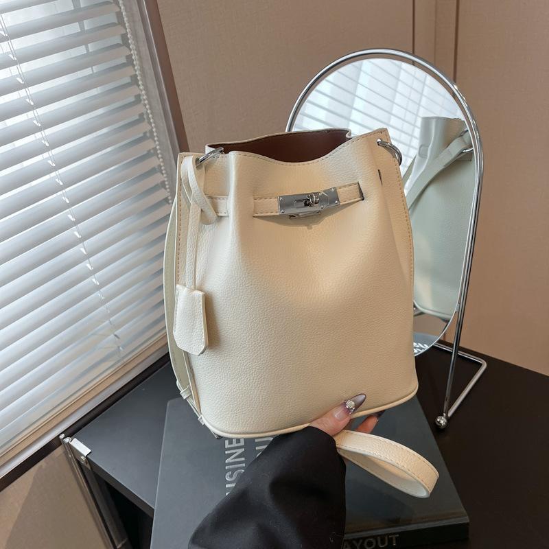 Versatile Bucket Bag, New Large-capacity Bag, Women's High-end Messenger Retro Handbag.