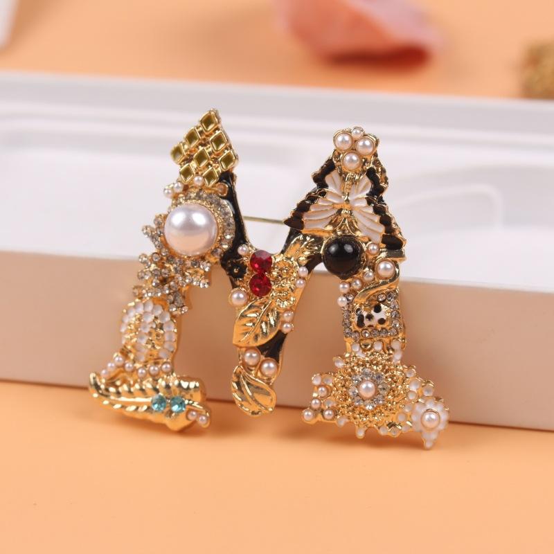 Vintage Rhinestone Pearl Letter Corsage Simple Coat Accessories Brooch Pin