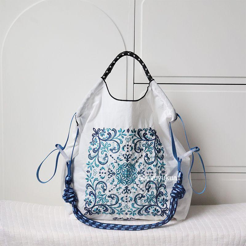 

Сумка из шариковой цепочки Экологичная сумка Вышивка Новинка Ротанг Цветок Нейлон Сумка через плечо Сумка для покупок Сумка через плечо Большая вместимость White rattan flower medium + blue shoulder strap