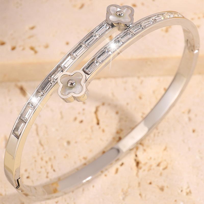 High-end Four-leaf Clover Women s Simple Design Jewelry Bracelet One Size(16-22CM)