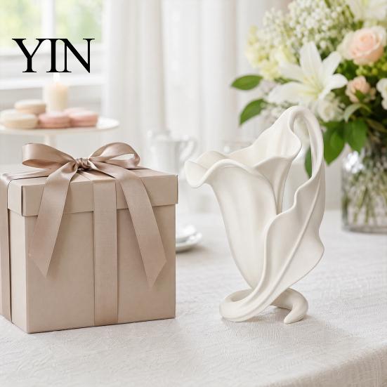 Anspruchsvolle Wohnaccessoires 3D-gedrucktes Calla-Lilien-Vasen-Ornament, Eleganter matter Off-White Blumenhalter mit stabiler Spiraldekoration für Eukalyptus