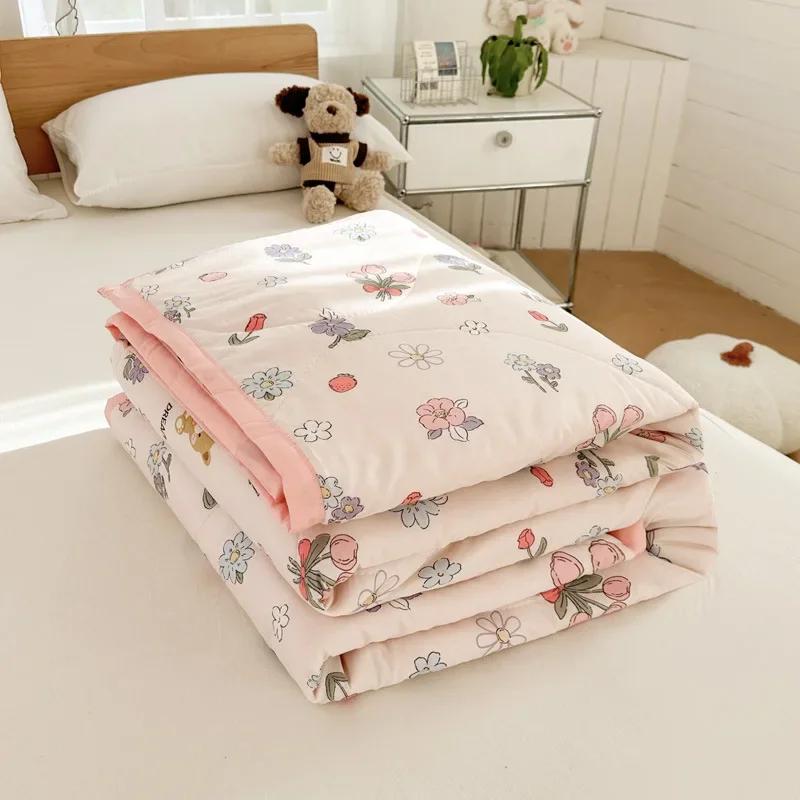 Cartoon Bear Printed Summer Quilt Lightweight Soft Cooling Blankets Machine Washable Single Double Size Thin Quilted Blanket