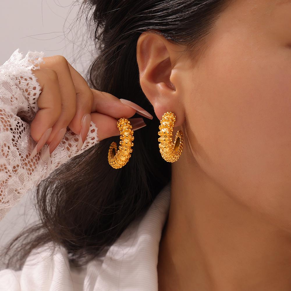 Barcelona Titanium Steel 18k Gold-Plated Irregular C-Shaped Stud Earrings - Fashionable & Versatile Ear Jewelry
