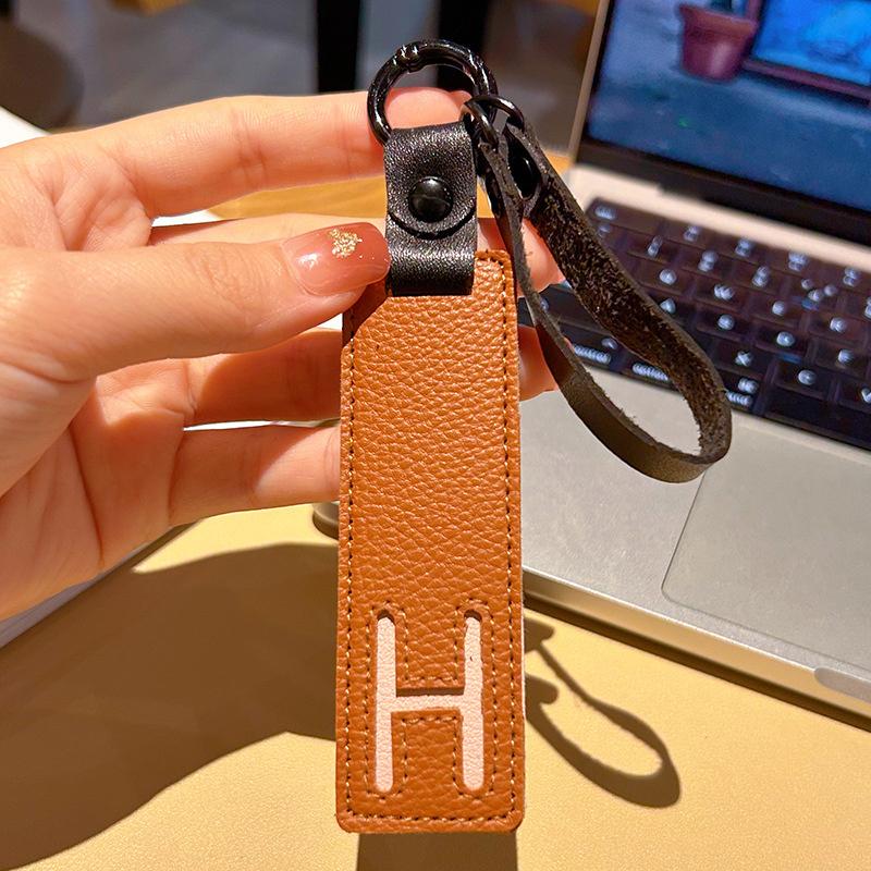 Fashion 26 Letters Key Chain Pu Leather Alphabet Letter Keyring Car Key Accessories Business Key Holder Women Bag Pendant Decor