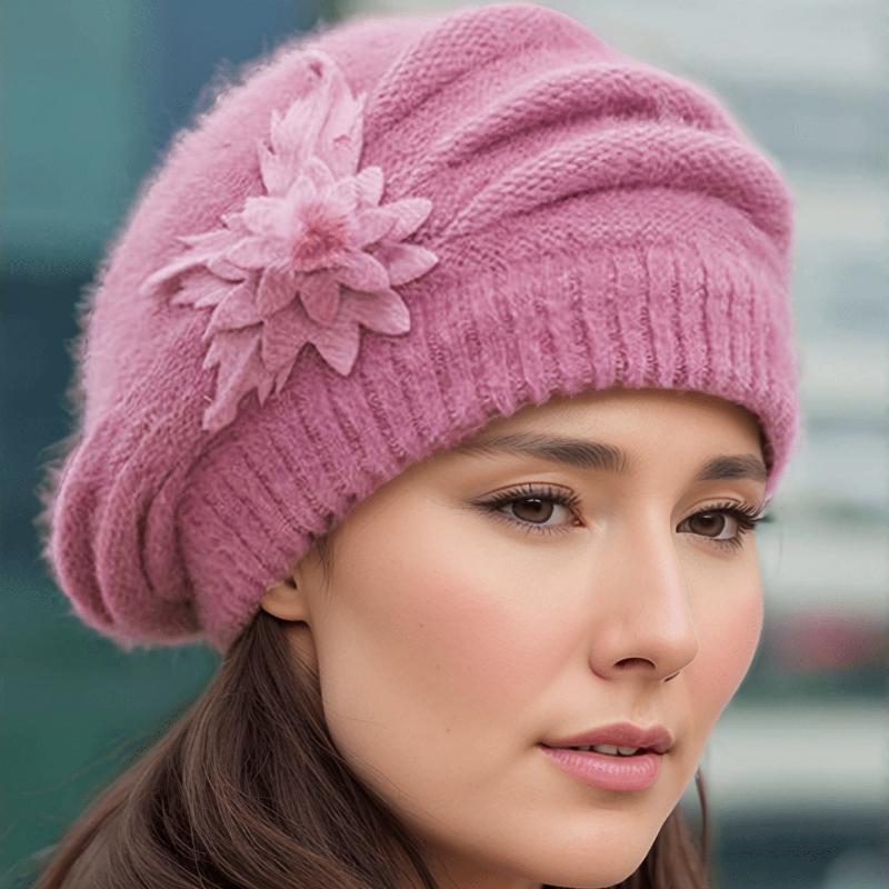 

1 шт. Уютный вязаный берет для женщин - Теплая, эластичная акриловая зимняя шапка с защитой ушей, идеально подходит для катания на лыжах и мероприятий на открытом воздухе Double FlowerPink