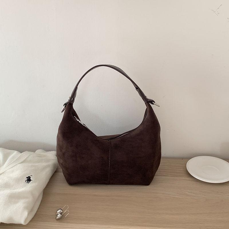 

Niche fashion single shoulder underarm bag women s 2 new popular portable dumpling bag texture trendy crescent bag