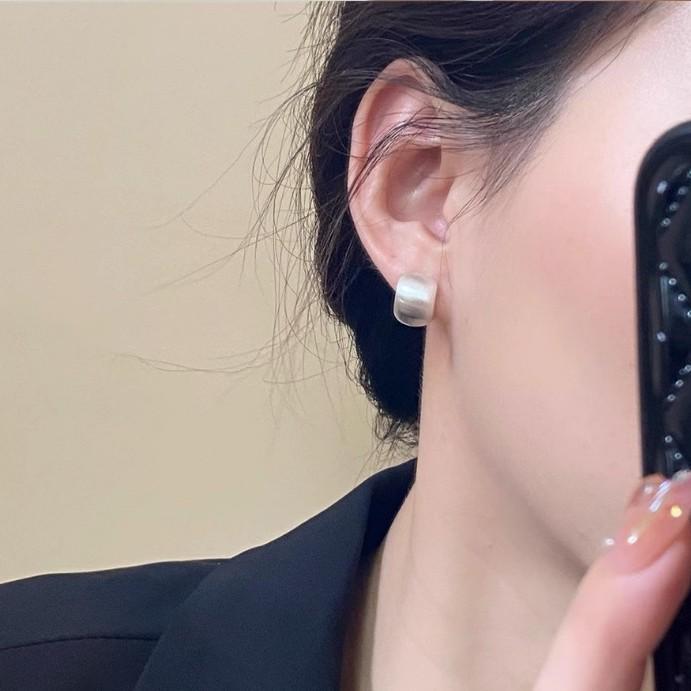 A.MU Little Magic Bean French Retro Gold Frosted Matte Stud Earrings Clips for Women