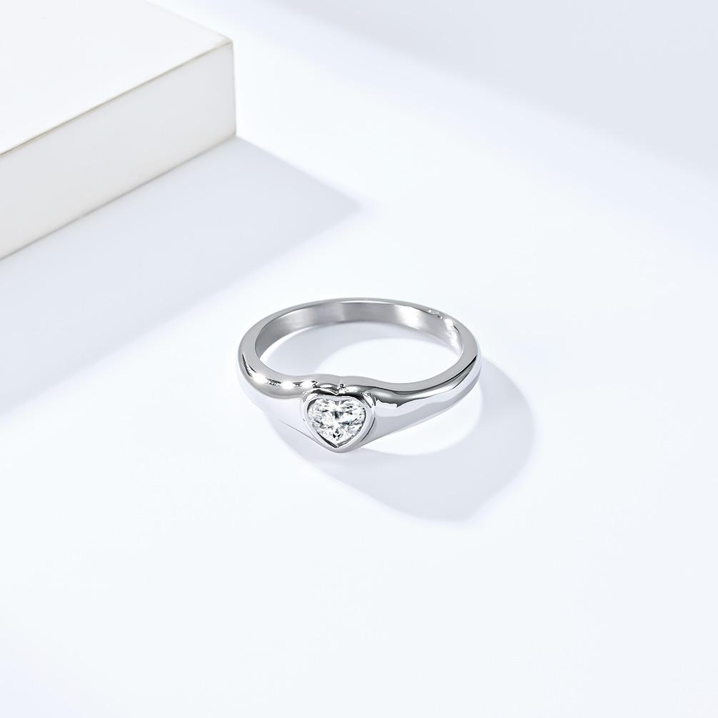 European and American Cold and Simple Style Titanium Steel Heart Shaped Diamond Ring Feminine Temperament