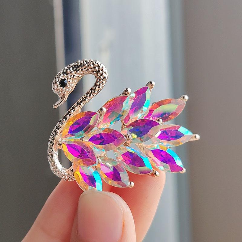 Korean version of fashion cute alloy crystal swan brooch pin brooch clothing accessories men and women