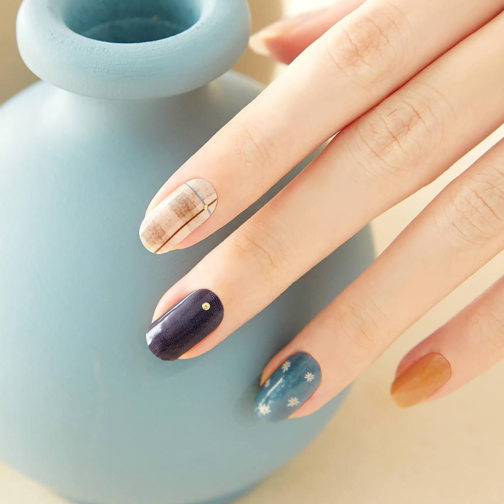 Warm-Tone Nail Stickers 24pcs | Self-Adhesive Strips, Caramel&Plaid Mix, Quick 5-Min Manicure
