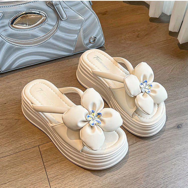Niche design solid color non-slip shoes 2024 summer round head with skirt slippers outer wear flower decoration cool slippers