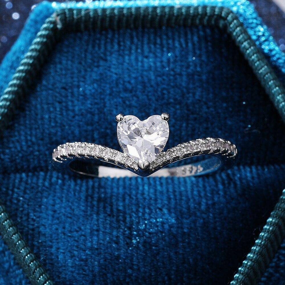 Romantic Crystal Heart Rings Women Shiny Cubic Zirconia Anniversary Party Ring Simple Stylish Love Gift Fashion Jewelry
