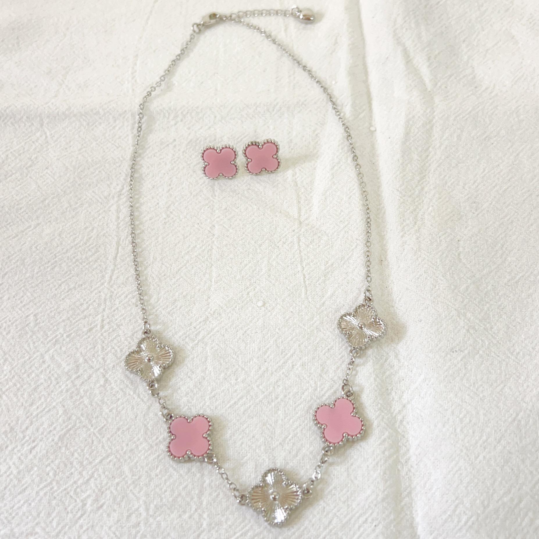 

2шт четырехлистный клевер титановый стальной браслет ушные гвозди набор двухсторонний OL Beimu мода новый стиль универсальный стиль розовый