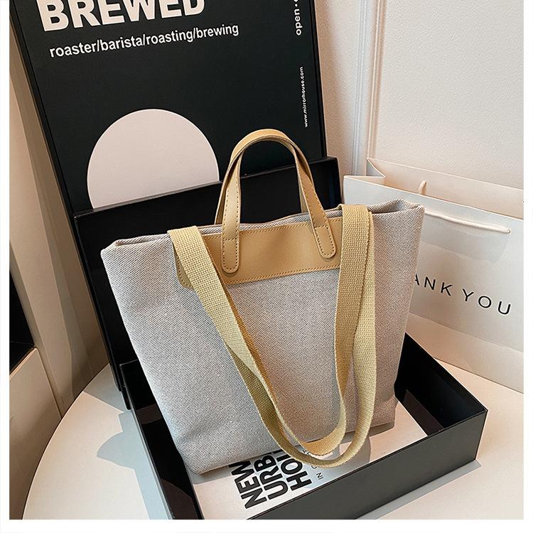 Fritid och konst splicing canvas 2025 vävning enkel ny temperament pendling mode tote bärbar axelväska