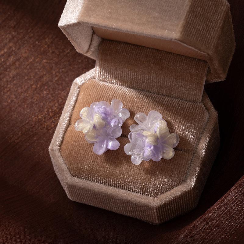 

Super Fairy Flower Color Resin Three-Petal Flower Earrings Light Luxury Niche Earrings Temperament Studs New Chinese Earrings