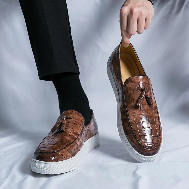Fashion Casual Leather Ultralight Comfortable Casual Male Footwear Mens Tassels Loafers Classic Men for Wedding Shoes Large Size Shoes