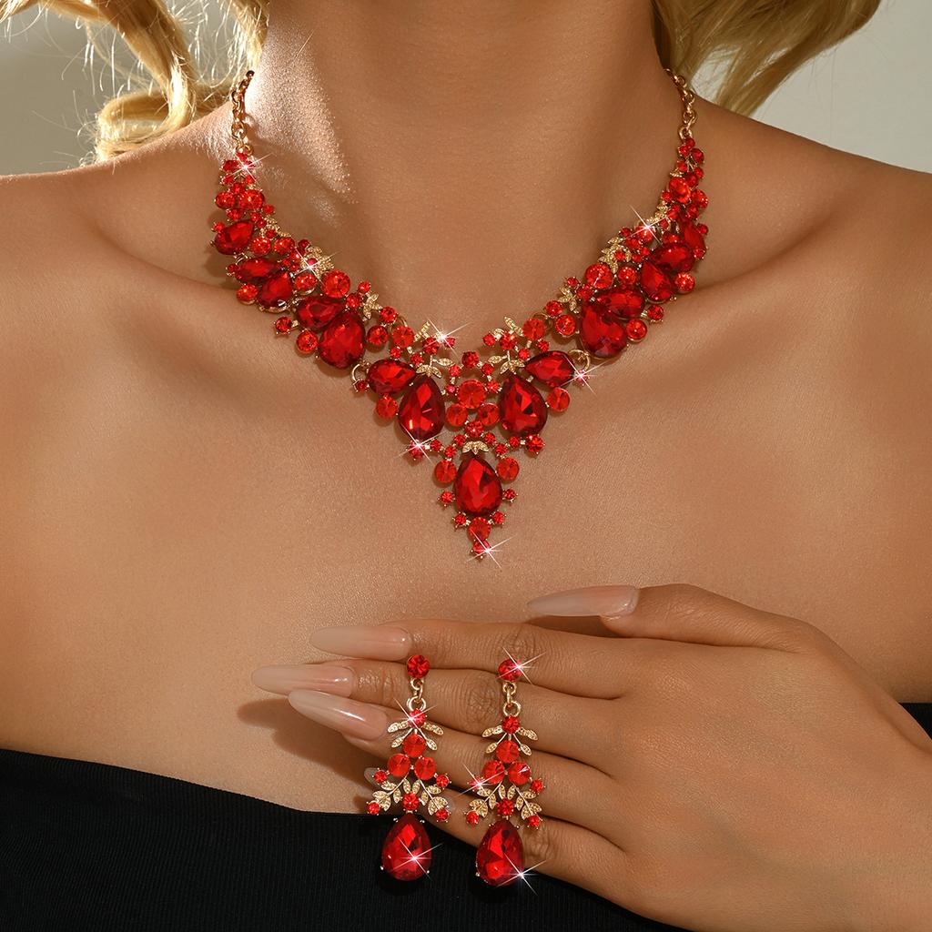 Heavy Industry Super Flash Green Rhinestone Necklace Female Court Style Personality Temperament Dinner Dress Collarbone Chain Earrings 2026