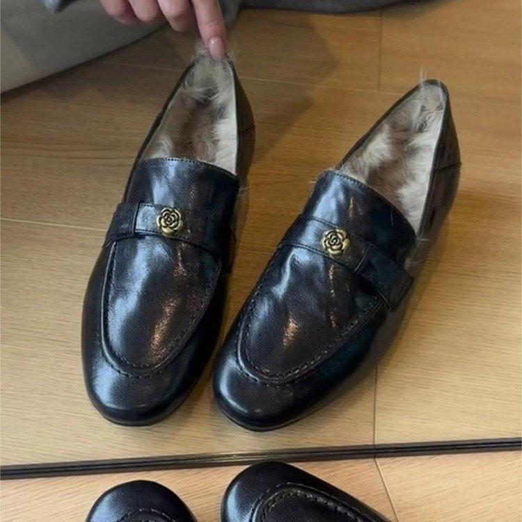 

Мягкая кожаная версия ретро-лоферов из бархата камелии для поездок на работу, туфли на толстом каблуке, женские туфли-педали в британском стиле, маленькие туфли-лодочки 40 чёрный