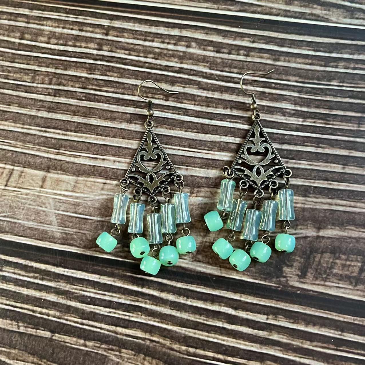 

Винтажное французское зеленое многослойное стеклянное ожерелье середины века с чешскими бусинами