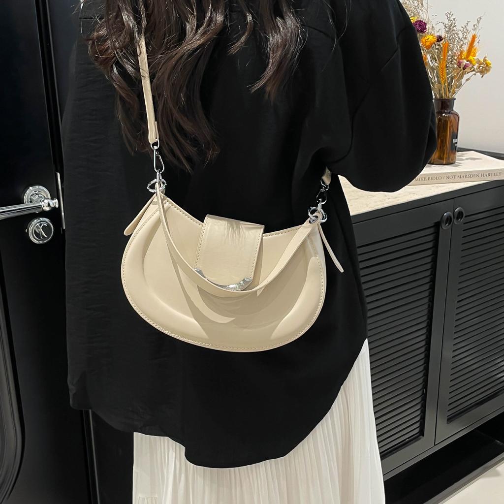 Textured bag women's large-capacity fashion niche women's shoulder messenger bag versatile underarm saddle bag