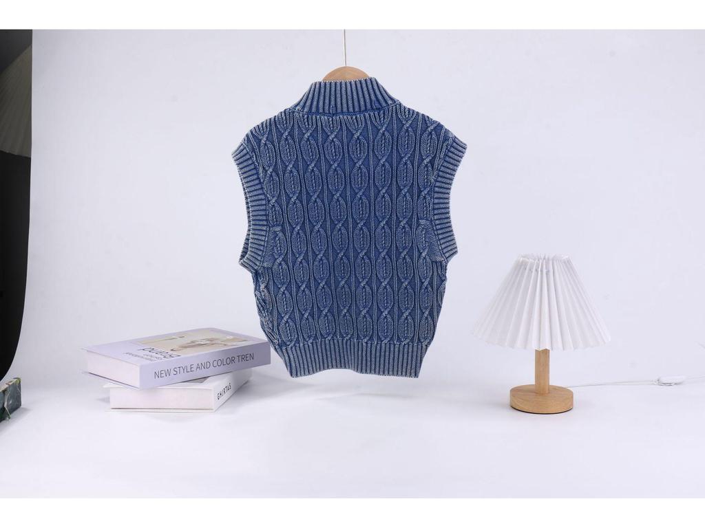 Kids' Sleeveless Knit Sweater: Autumn-Winter Half-High Collar Versatile Pattern Pullover