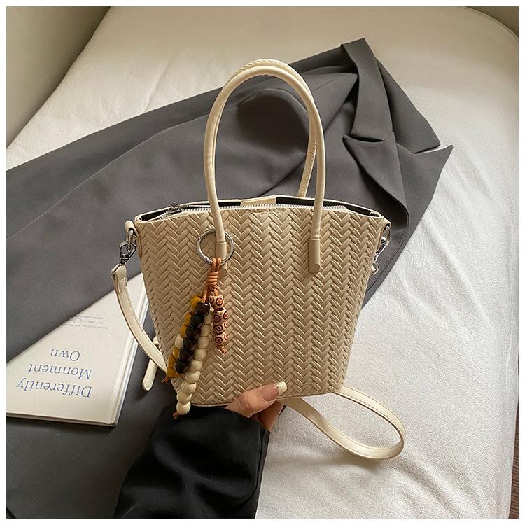 Women's Bag 2025 Autumn New Fashion Foreign Style Woven Shoulder Messenger Bag Large Capacity Commuter Bucket Bag Small Square Bag