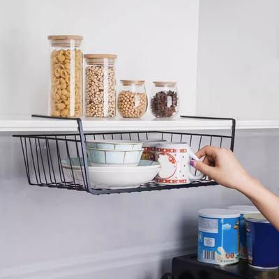 1PC Metalowe narzędzia kuchenne Duża pojemność Wiszący pod szafką Domowy biały/czarny wiszący kosz siatkowy Ścienny kosz do przechowywania w szafie
