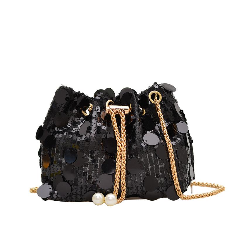 Tassel sequined dinner bag, new trendy texture pumping belt, large capacity portable messenger bucket women s bag чёрный