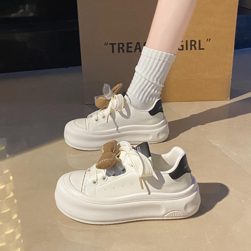 

Новые весенне-осенние спортивные туфли на платформе женские кроссовки теннисные женские туфли на плоской подошве повседневные вулканизированные милые 40