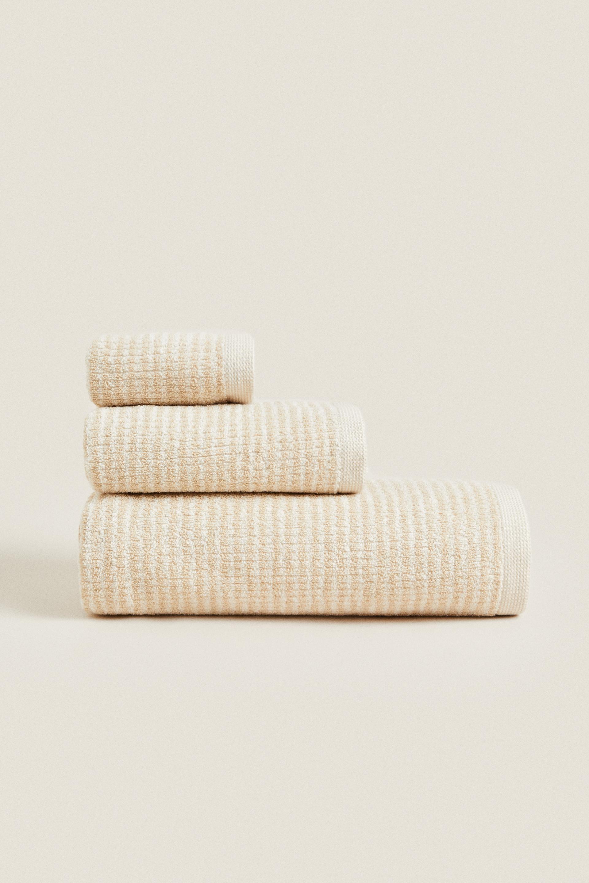 

ХЛОПКОВОЕ ПОЛОТЕНЦЕ КРАСЕННОЙ НИТЬЮ