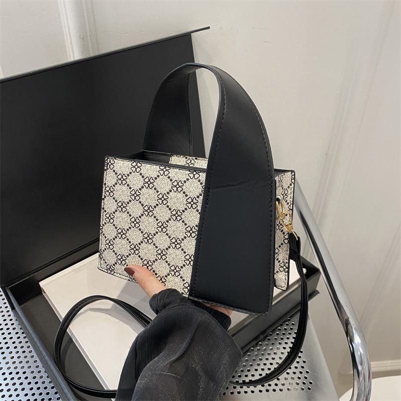 

Light Luxury Women s Bag New Fashion Plaid Pattern Purse and Handbag Trendy Versatile Sling Shoulder Crossbody Bag ARI 20x7x13cm чёрный