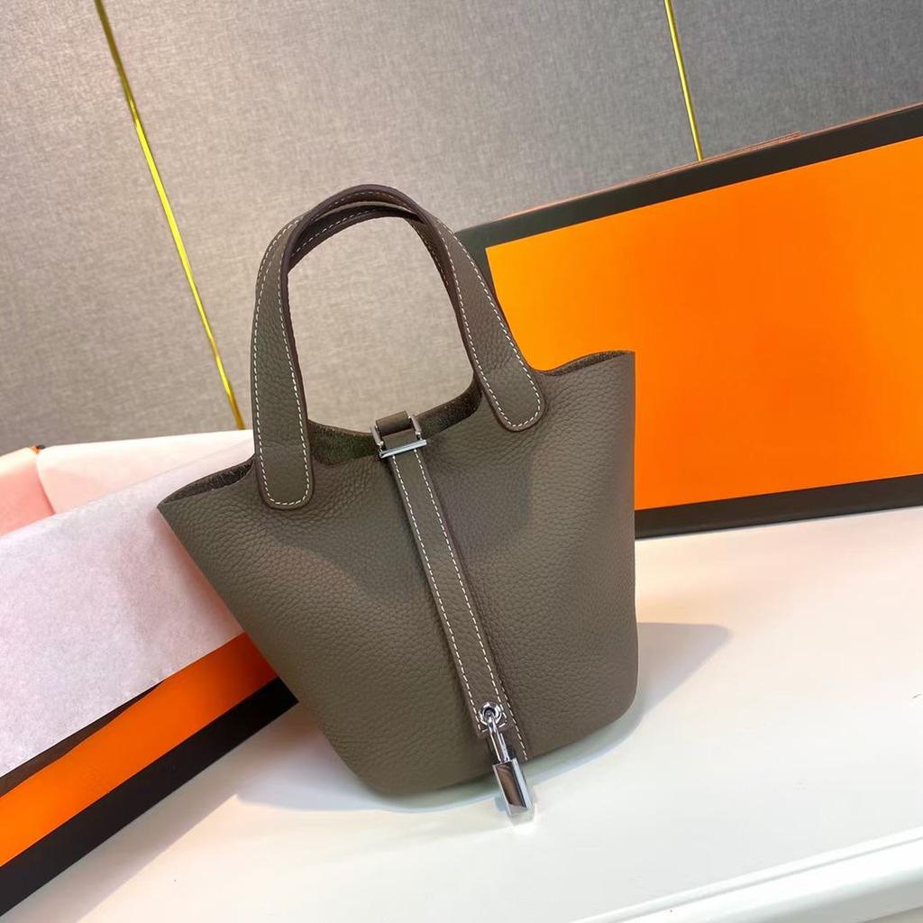 Hochwertige halbhandgefertigte Gemüsekorbtasche togo erste Schicht Rindsleder Pendlertasche echtes Leder tragbare Beuteltasche Damen 18cm